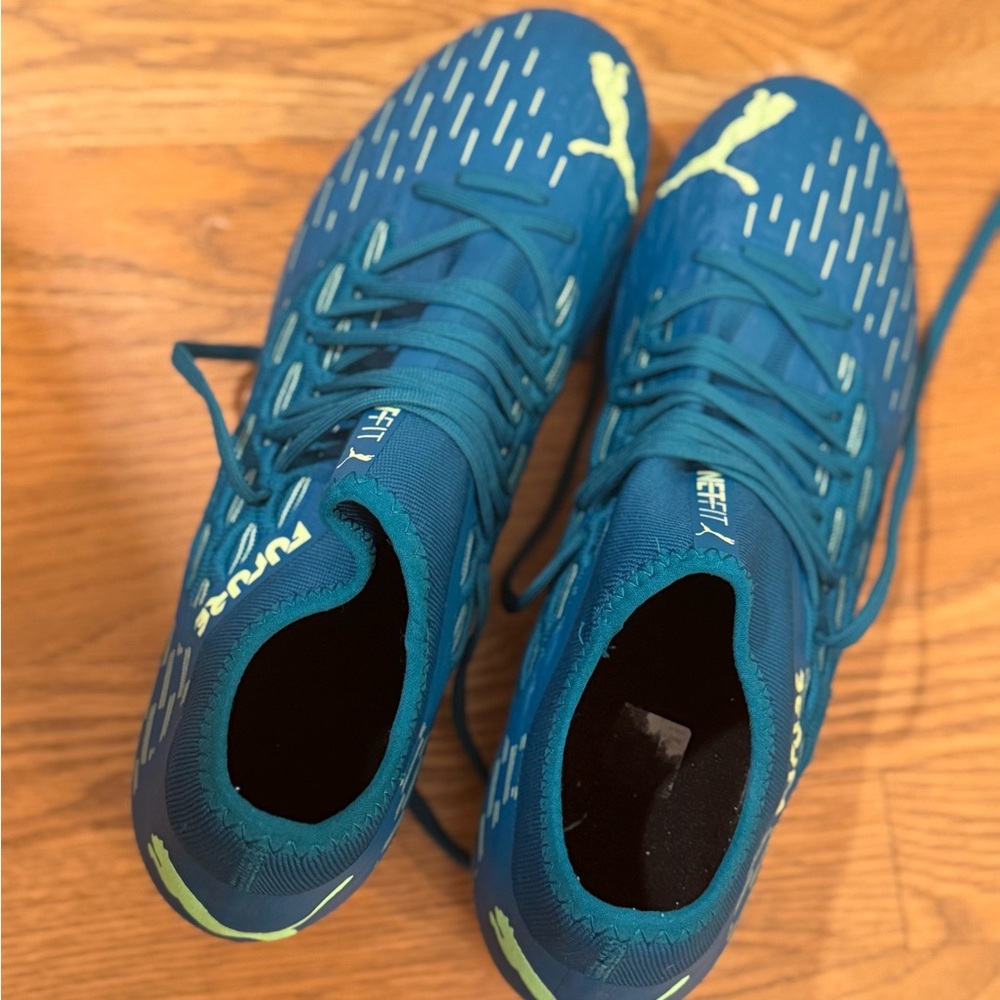 Puma Men's Blue soccer cleats